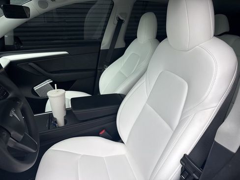 Used 2022 Tesla Model Y Performance image 5