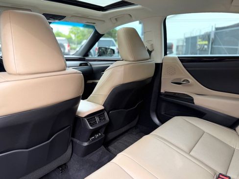 Used 2021 Lexus ES 300h w/ Premium Package FWD image 16
