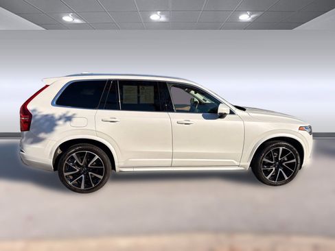 Certified 2022 Volvo XC90 T6 Momentum w/ Advanced Package image 8