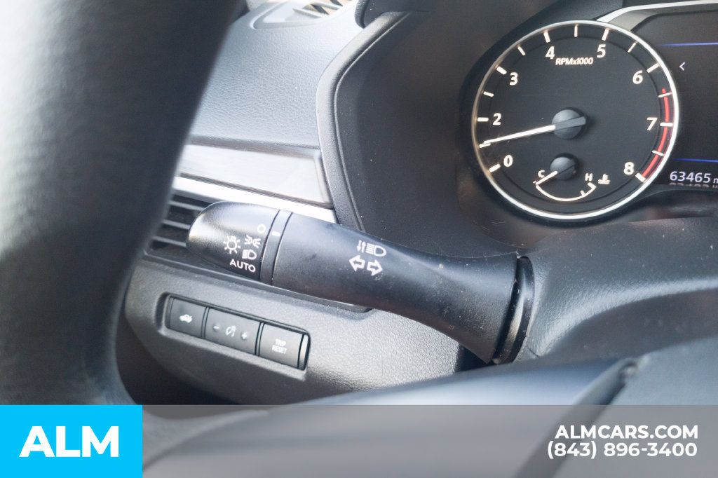 Used 2024 Nissan Altima 2.5 SV FWD image 32
