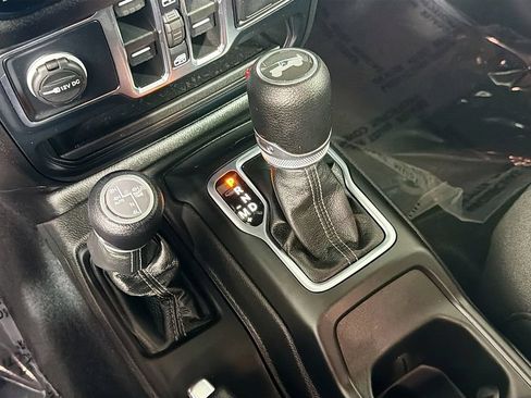 Used 2024 Jeep Wrangler Unlimited w/ Convenience Group AWD/4WD image 18