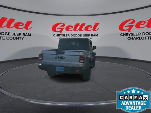 Used 2023 Jeep Gladiator Sport image 8
