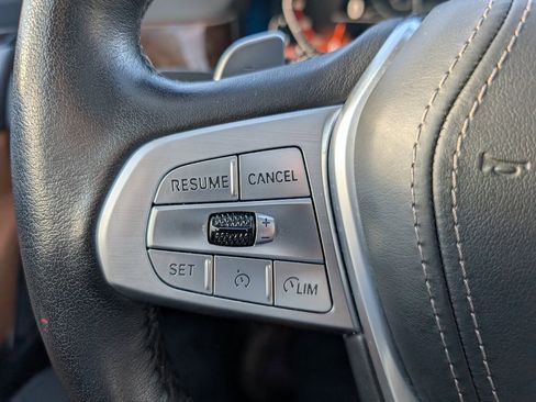 Used 2022 BMW 740i xDrive image 29