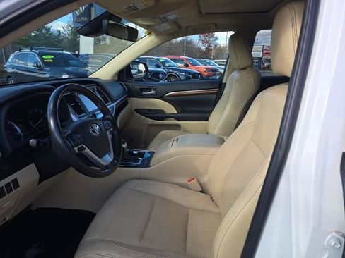 Used 2019 Toyota Highlander Limited image 16