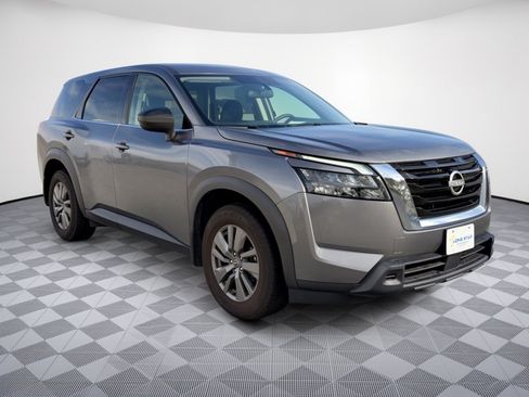 Used 2024 Nissan Pathfinder S AWD/4WD image 7