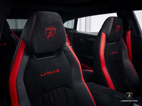 Used 2023 Lamborghini Urus Performante image 44