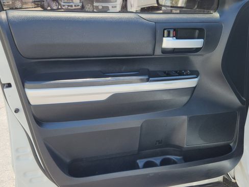 Used 2016 Toyota Tundra SR5 w/ SR5 Upgrade Package AWD/4WD image 16