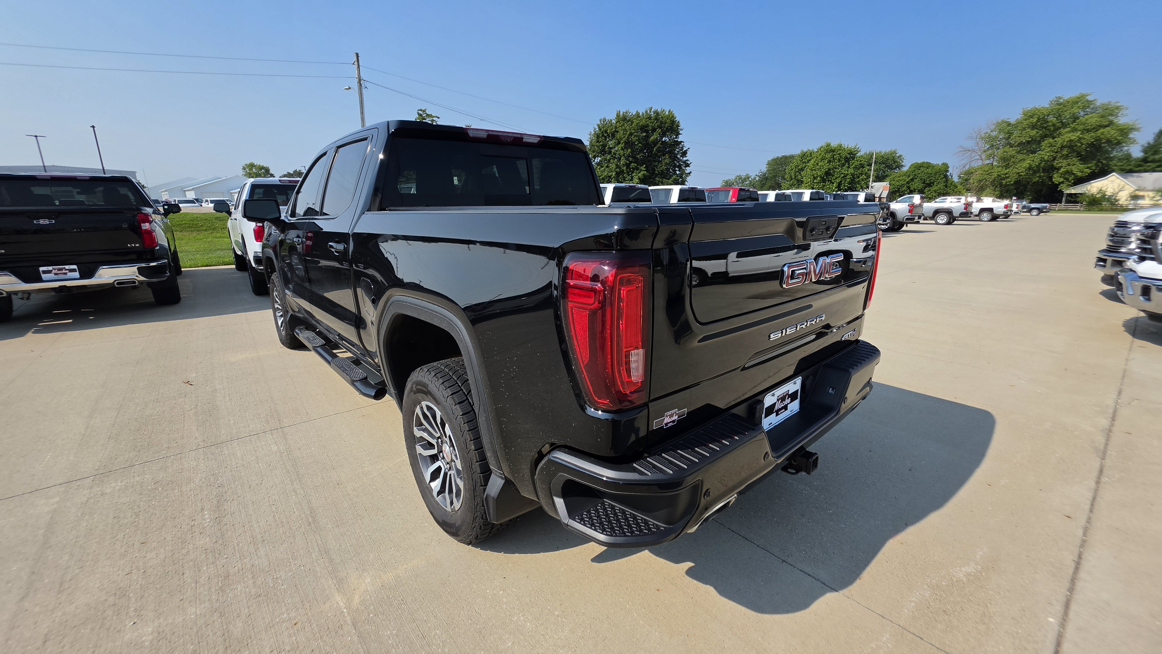 Certified 2023 GMC Sierra 1500 AT4 w/ Technology Package AWD/4WD image 7