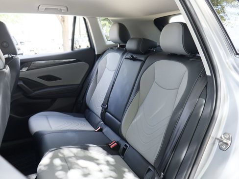Certified 2025 Volkswagen Tiguan SE FWD image 28