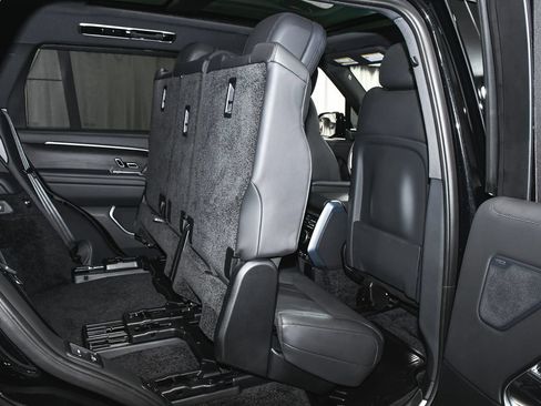 Used 2025 Land Rover Range Rover Long Wheelbase SE AWD/4WD image 68