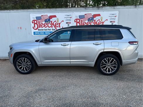 Used 2025 Jeep Grand Cherokee L Summit AWD/4WD image 7