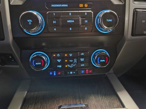 Used 2020 Ford F250 Lariat w/ Chrome Package image 46