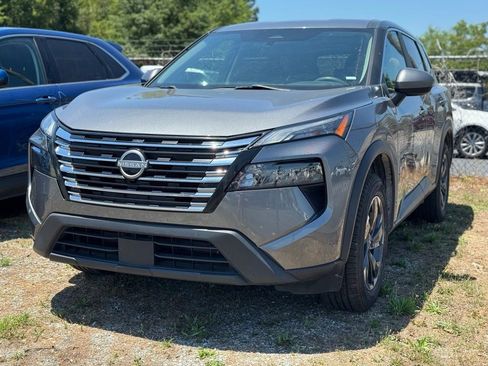 Used 2024 Nissan Rogue SV FWD image 4