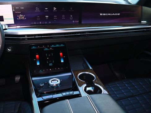 Used 2025 Cadillac Escalade ESV Sport Platinum image 17