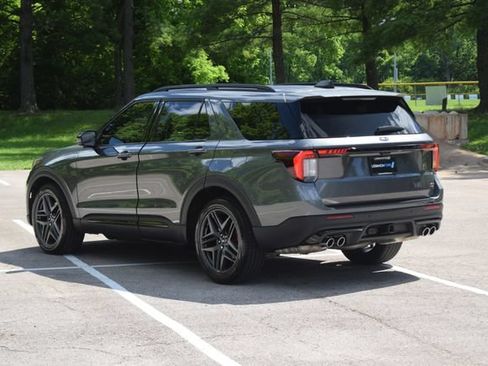 Used 2025 Ford Explorer ST AWD/4WD image 24
