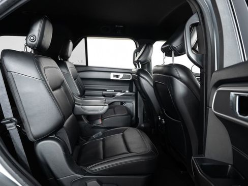 Used 2020 Ford Explorer XLT w/ Equipment Group 202A image 25