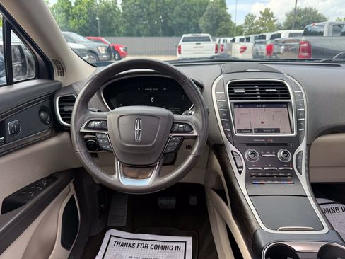 Used 2019 Lincoln Nautilus Reserve FWD image 21
