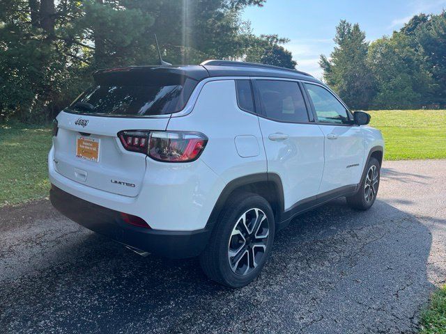 Used 2022 Jeep Compass Limited w/ Sun and Sound Group AWD/4WD image 3