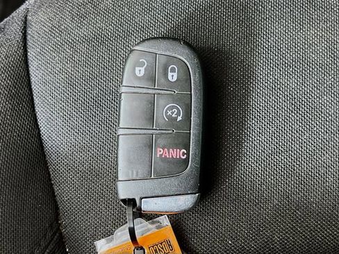 Used 2017 Jeep Renegade Latitude w/ Cold Weather Group image 12