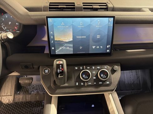 Used 2025 Land Rover Defender 110 S image 16