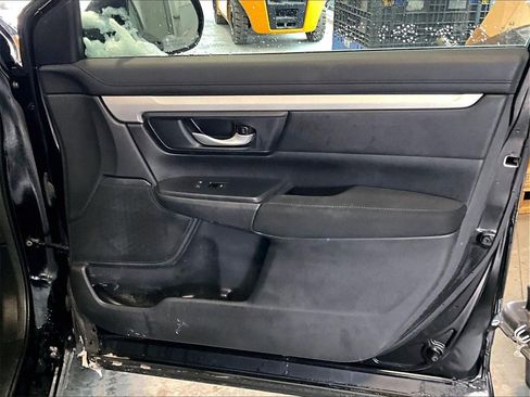 Used 2018 Honda CR-V LX image 12