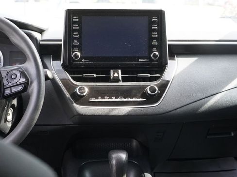 Used 2021 Toyota Corolla LE image 10