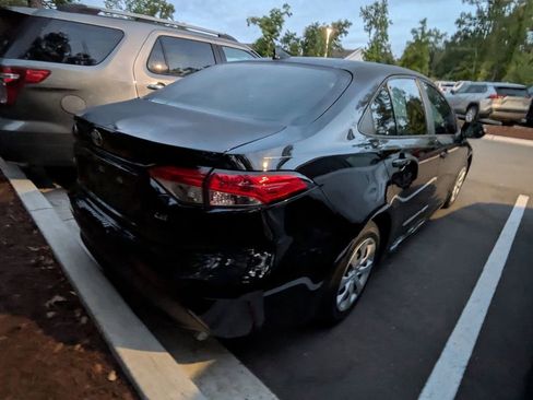 Used 2023 Toyota Corolla LE FWD image 7