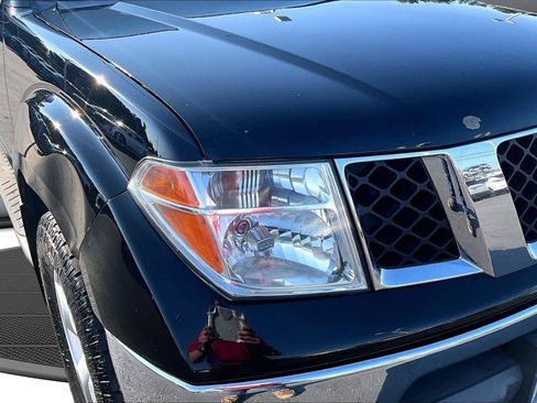 Used 2005 Nissan Frontier LE AWD/4WD image 29