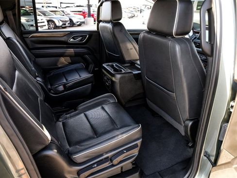 Used 2023 Chevrolet Suburban Premier image 37