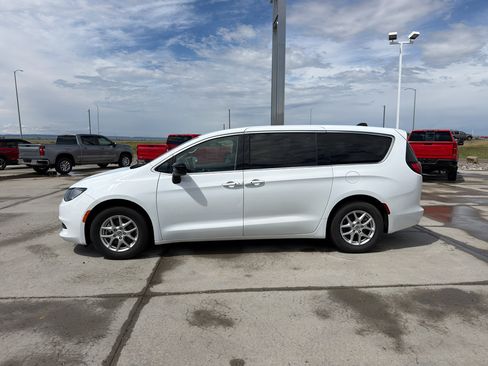 Used 2024 Chrysler Voyager LX FWD image 2