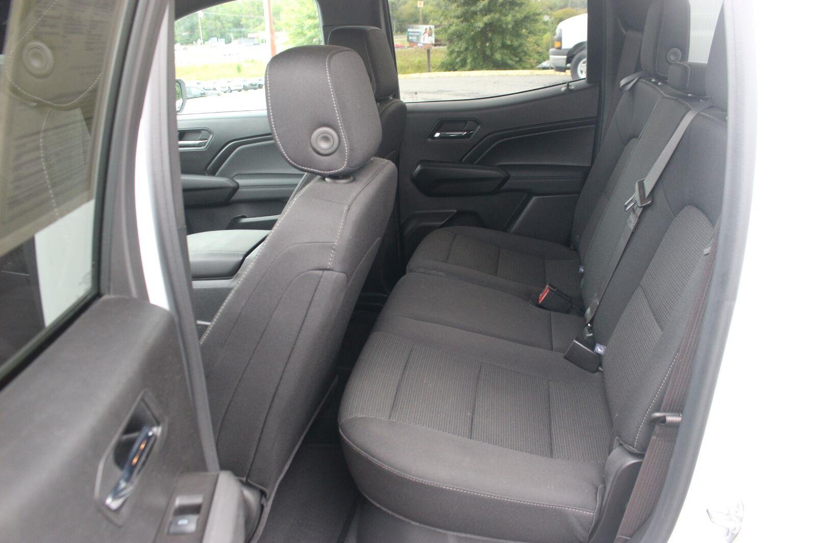Used 2024 Chevrolet Colorado LT AWD/4WD image 32