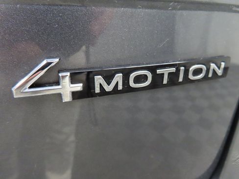 Used 2022 Volkswagen Tiguan SE image 42