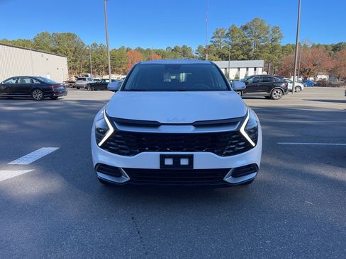 Certified 2024 Kia Sportage EX image 3