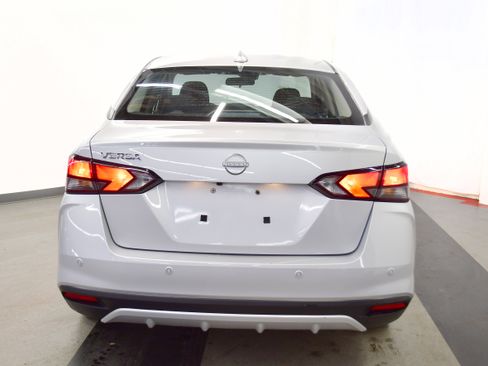Used 2025 Nissan Versa SV image 9