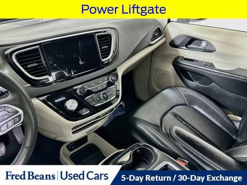 Used 2024 Chrysler Pacifica Touring-L FWD image 28