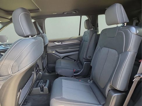 New 2025 Jeep Grand Cherokee L Laredo w/ Luxury Tech Group I image 11