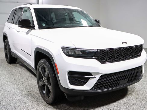 Used 2023 Jeep Grand Cherokee Altitude image 5