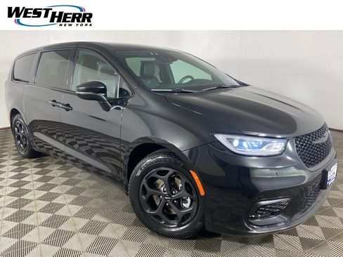 Used 2023 Chrysler Pacifica Touring-L w/ S Appearance Package image 1
