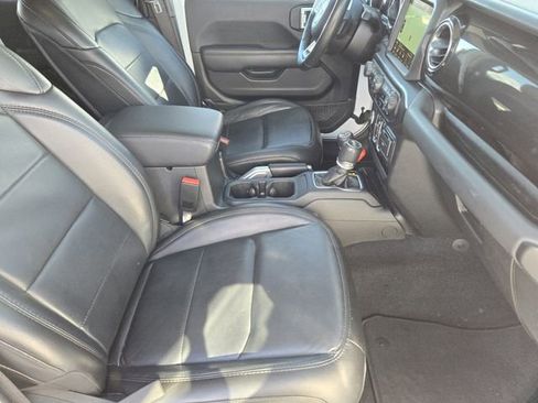 Used 2022 Jeep Wrangler Unlimited Sahara image 14