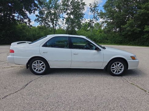 Used 2000 Toyota Camry XLE FWD image 7