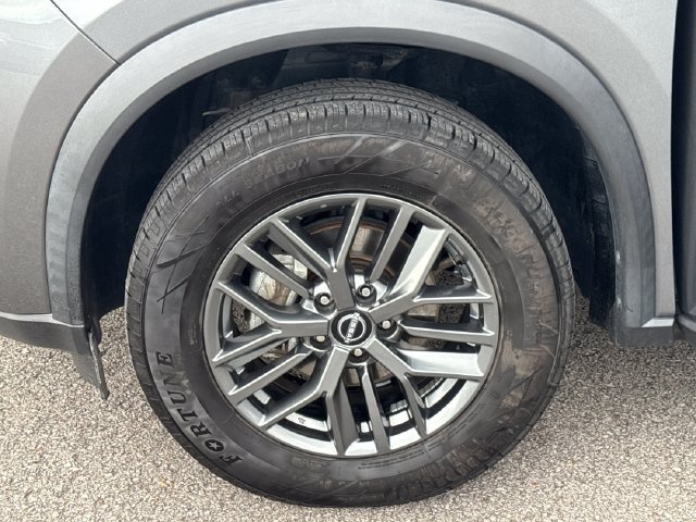 Used 2023 Nissan Rogue S FWD image 30