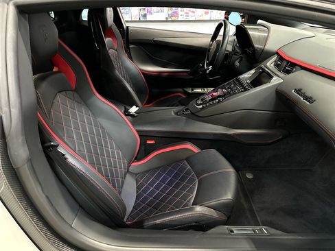 Used 2017 Lamborghini Aventador S image 30