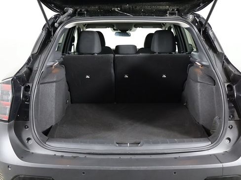 Used 2025 Nissan Kicks SV AWD/4WD image 19