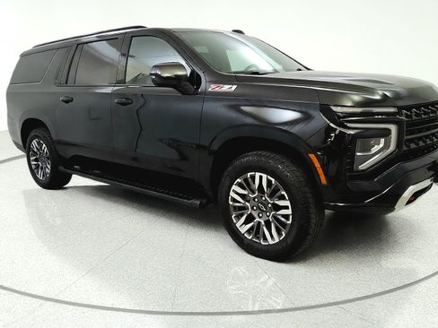 Used 2025 Chevrolet Suburban Z71 AWD/4WD image 1