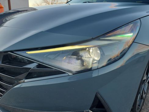 Used 2021 Hyundai Elantra SEL w/ Convenience + Premium Package image 9