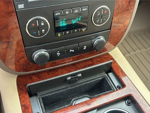 Used 2014 Chevrolet Tahoe LTZ image 21