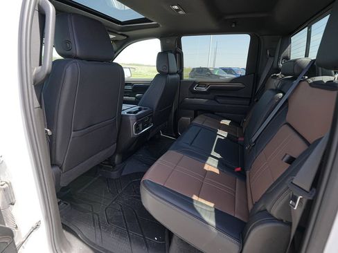 Used 2024 Chevrolet Silverado 1500 High Country w/ High Country Premium Package AWD/4WD image 18
