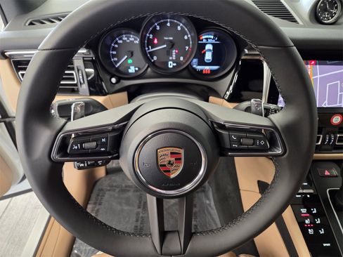 Used 2026 Porsche Macan image 18