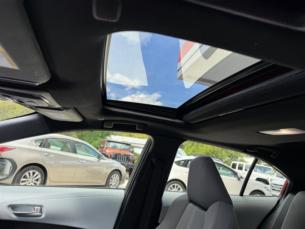 Used 2023 Toyota Corolla SE w/ SE Premium Package FWD image 8