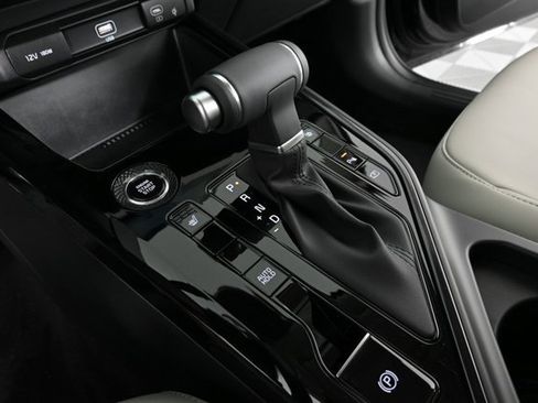 New 2025 Kia Niro EX image 24